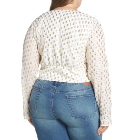 Leith White  Shirred V-Neck Top (Plus Size) - Picture 2 of 7